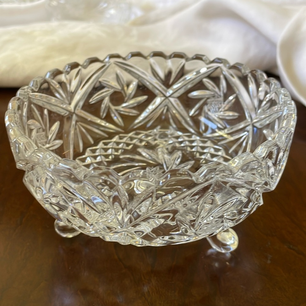 Vintage cut crystal pinwheel pattern footed bowl 5”